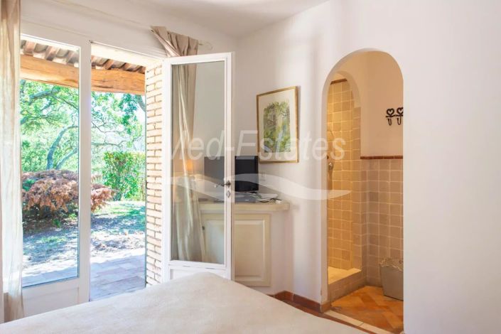 Image No.26-6 Bed House for sale