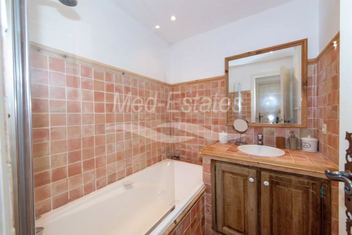 Image No.52-6 Bed House for sale