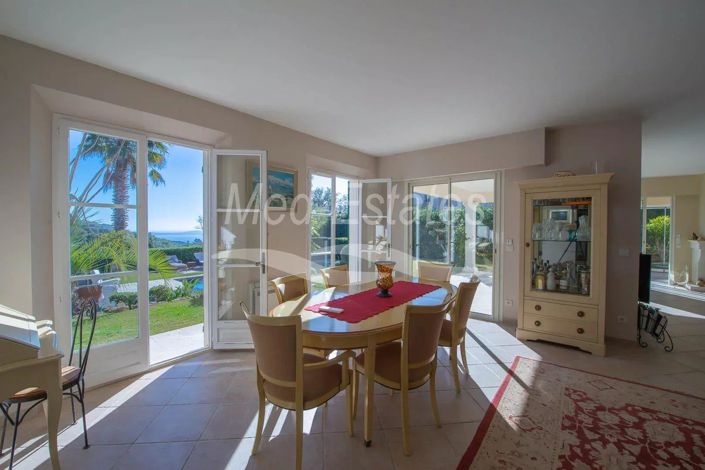 Image No.8-4 Bed House for sale