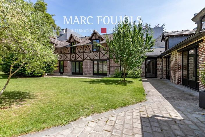 Image No.3-10 Bed House for sale