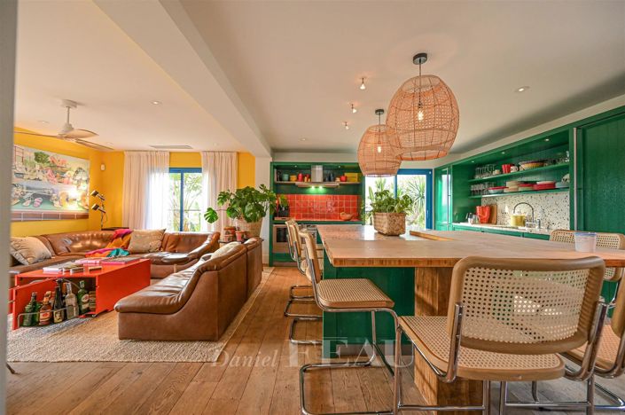 Image No.2-4 Bed House for sale