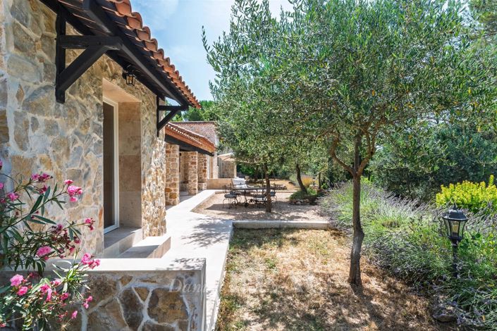 Image No.1-4 Bed House for sale