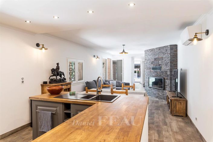 Image No.8-4 Bed House for sale