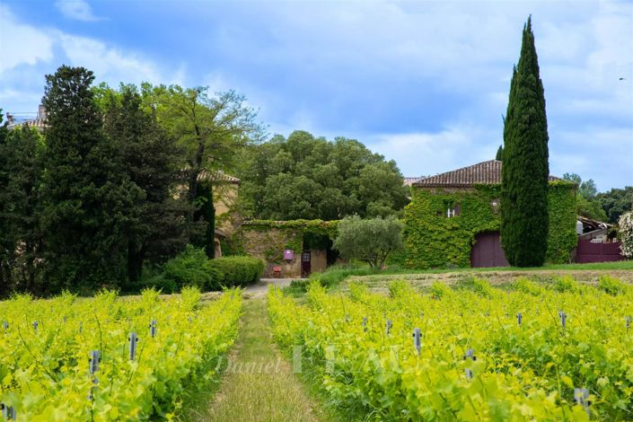 Image No.5-10 Bed House for sale