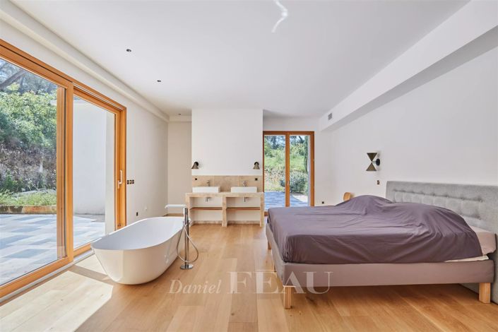 Image No.16-5 Bed House for sale