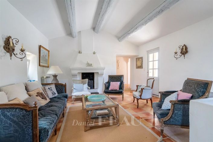 Image No.7-6 Bed House for sale