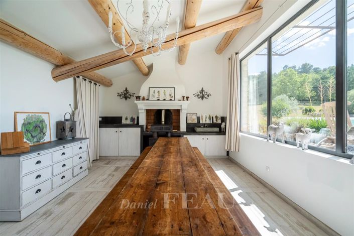 Image No.8-6 Bed House for sale