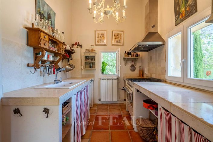 Image No.9-6 Bed House for sale