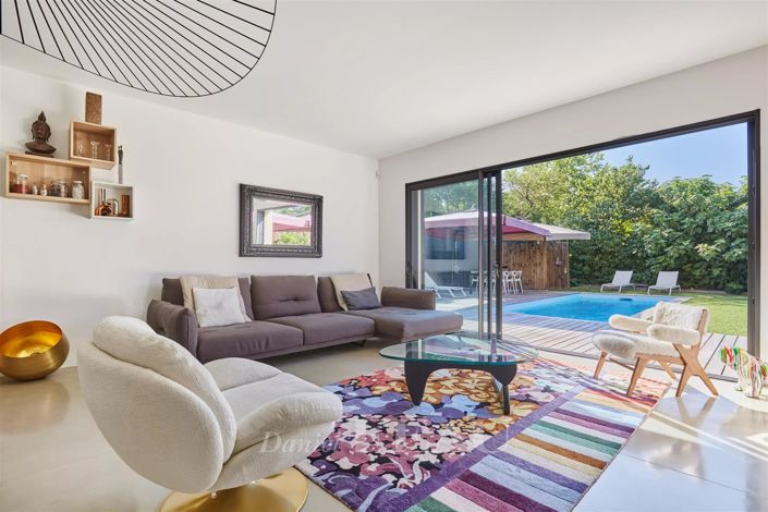 Image No.2-4 Bed House for sale