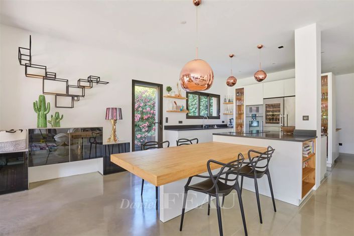 Image No.9-4 Bed House for sale