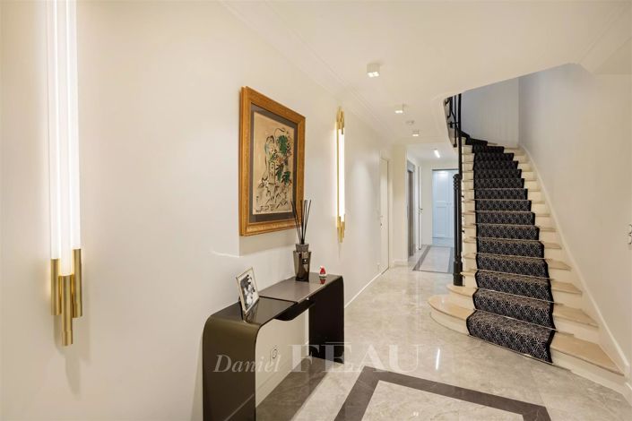 Image No.1-4 Bed House for sale