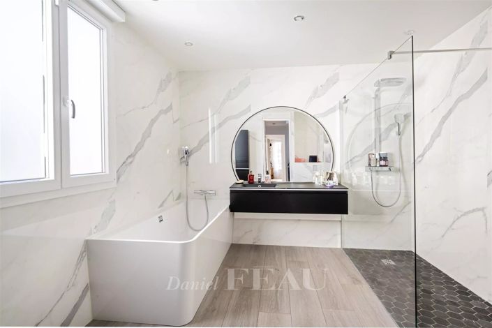 Image No.12-4 Bed House for sale