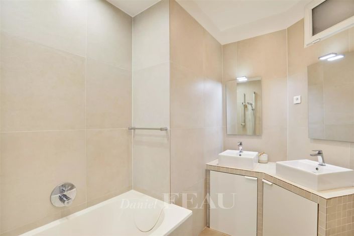 Image No.10-3 Bed Apartment for sale