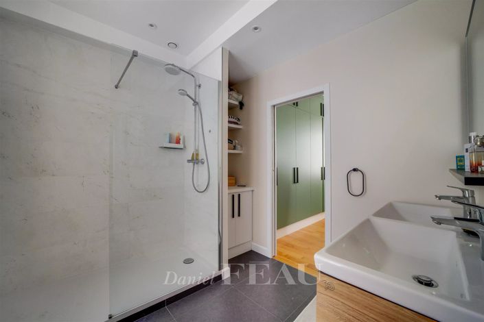 Image No.8-4 Bed House for sale