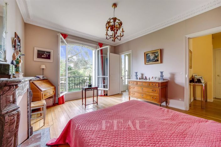 Image No.10-6 Bed House for sale