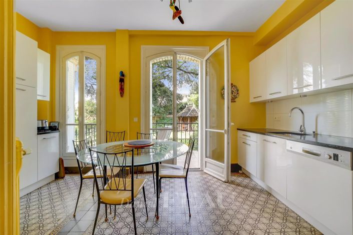 Image No.5-6 Bed House for sale