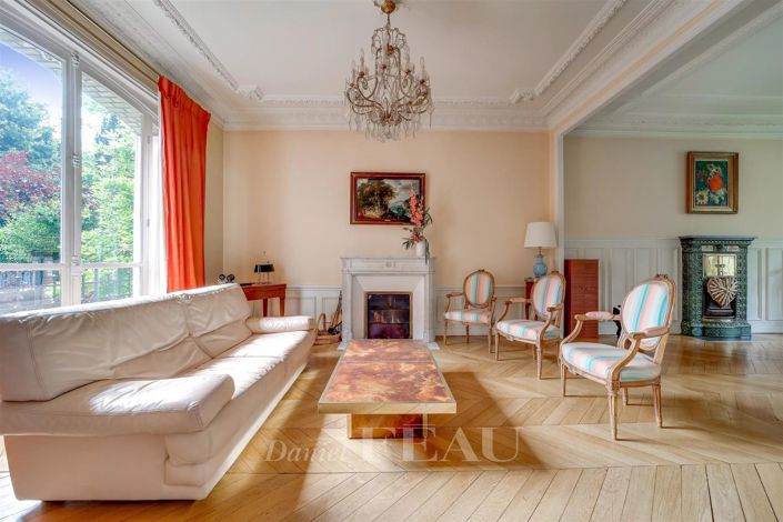 Image No.9-6 Bed House for sale