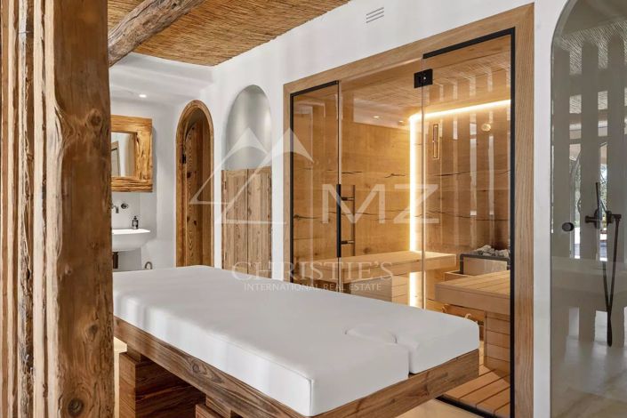 Image No.8-6 Bed House for sale