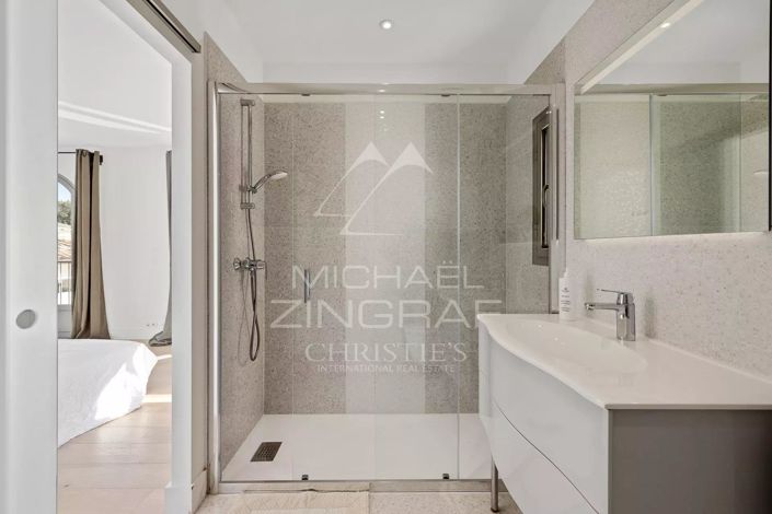 Image No.7-6 Bed House for sale