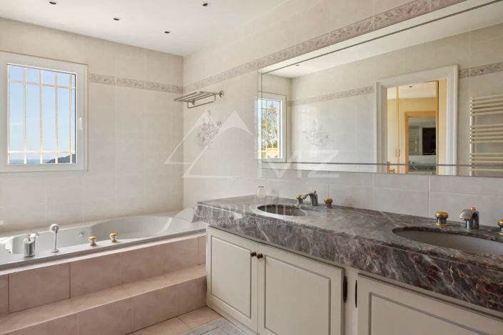 Image No.9-4 Bed House for sale