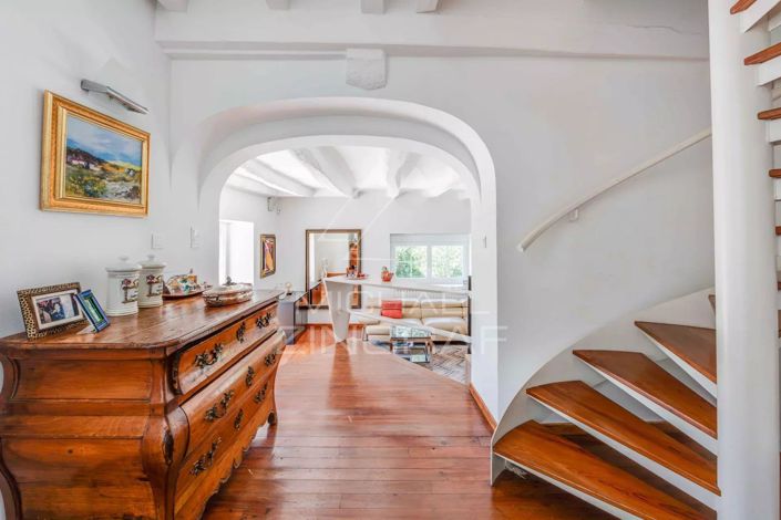 Image No.2-5 Bed House for sale