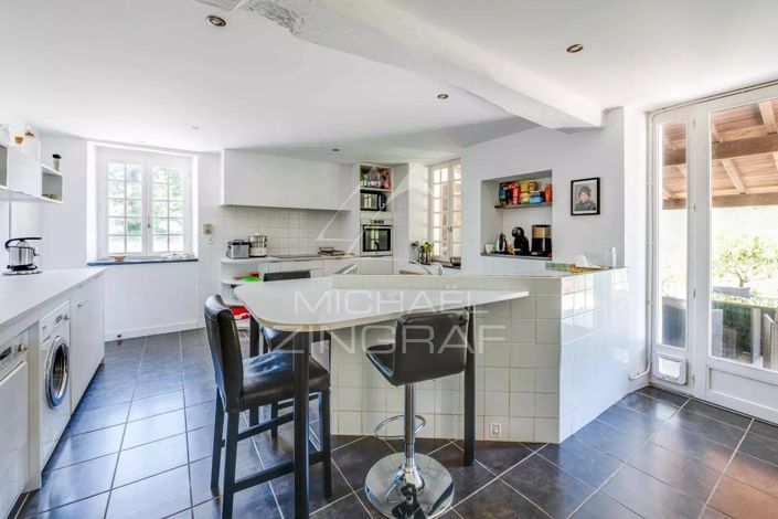 Image No.8-5 Bed House for sale