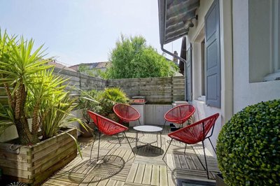 1 - Biarritz, Property