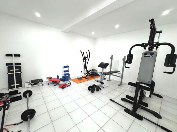 Image No.15-6 Bed House for sale