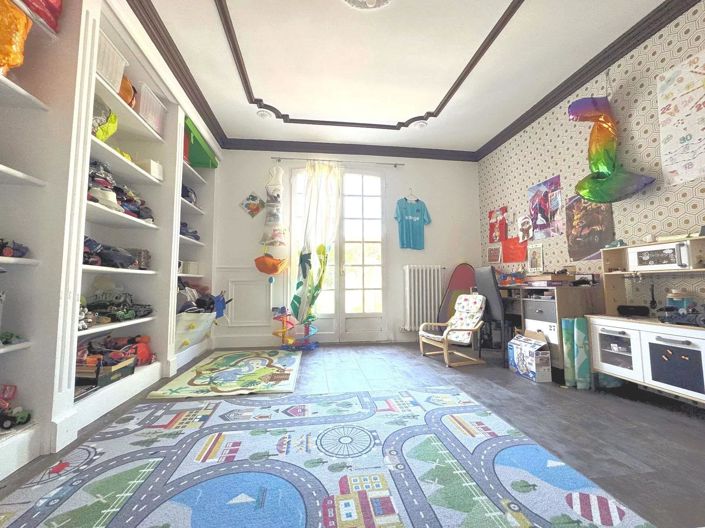 Image No.8-6 Bed House for sale