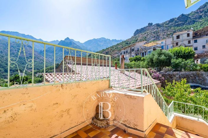 Image No.2-4 Bed House for sale