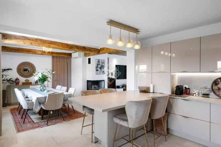 Image No.6-6 Bed House for sale