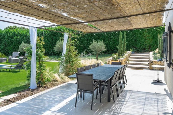 Image No.8-6 Bed House for sale