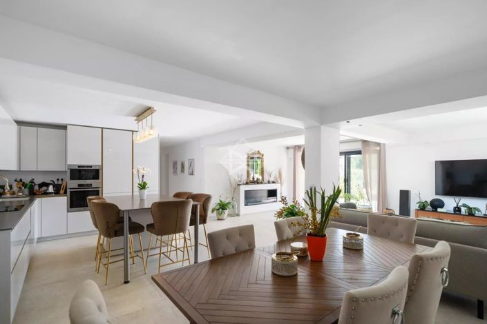 Image No.9-6 Bed House for sale