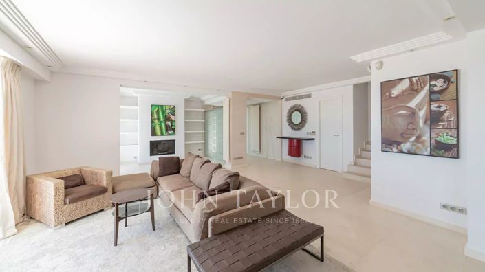 Image No.10-5 Bed House for sale