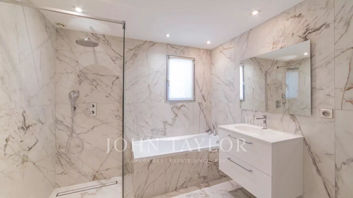 Image No.17-5 Bed House for sale