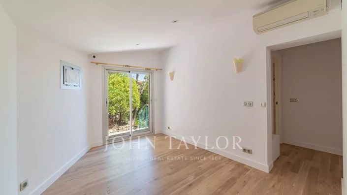 Image No.18-5 Bed House for sale