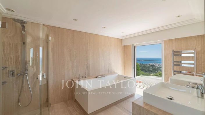 Image No.19-5 Bed House for sale