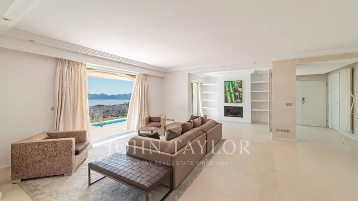 Image No.9-5 Bed House for sale