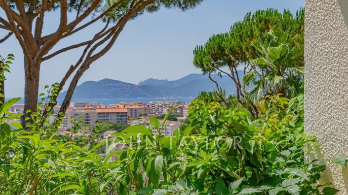 Image No.2-4 Bed House for sale