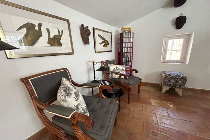 Image No.11-2 Bed House for sale