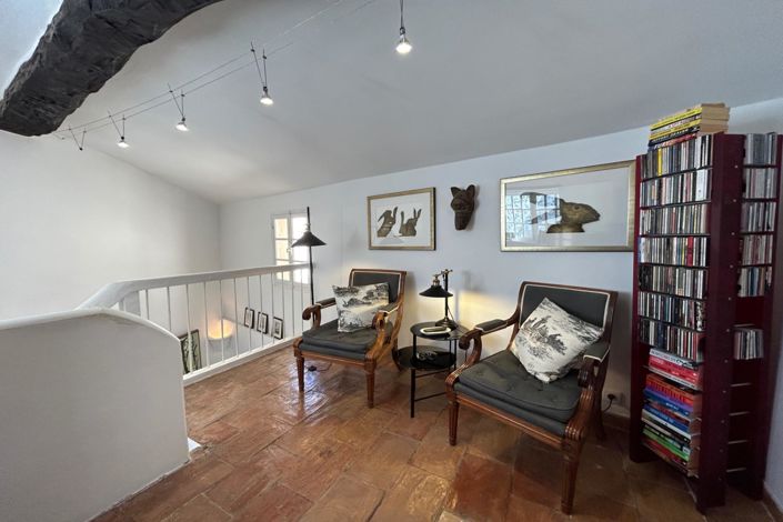 Image No.12-2 Bed House for sale