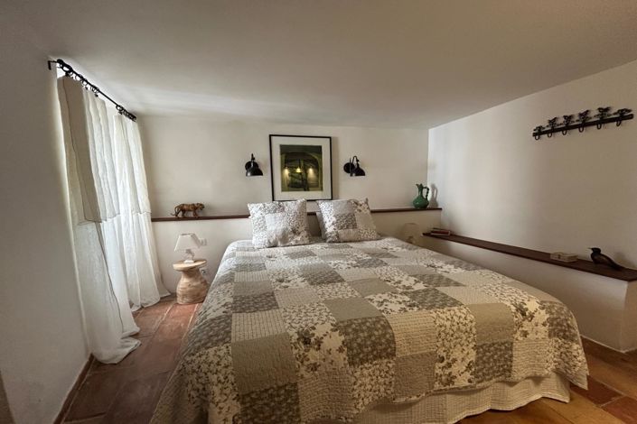 Image No.5-2 Bed House for sale