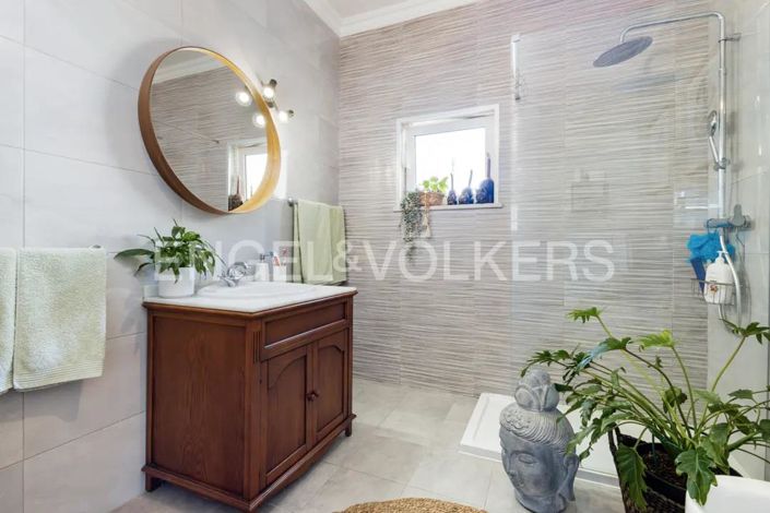 Image No.19-4 Bed House for sale