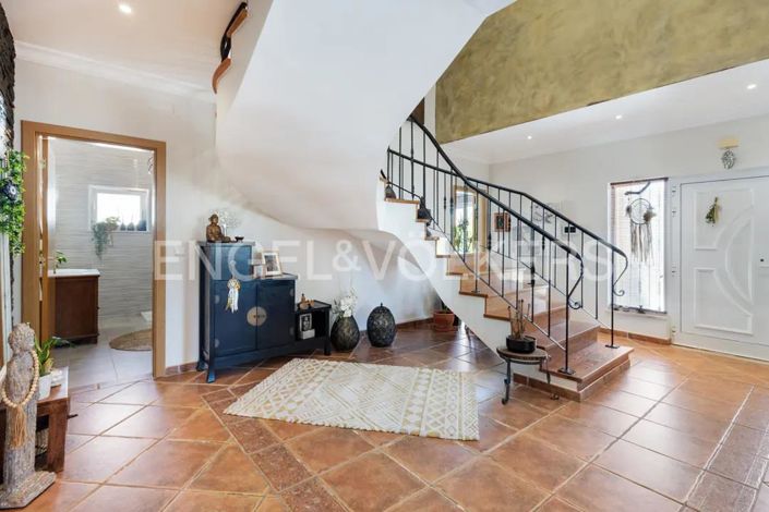 Image No.22-4 Bed House for sale