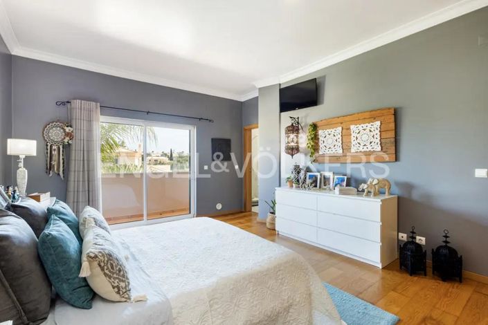 Image No.24-4 Bed House for sale