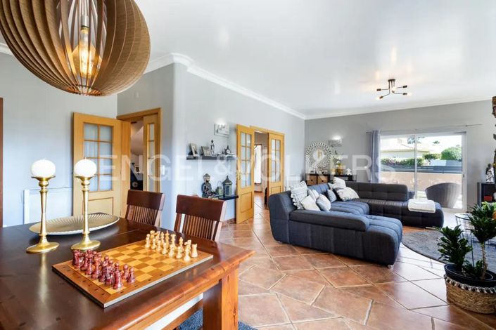 Image No.8-4 Bed House for sale