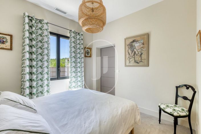 Image No.6-4 Bed House for sale