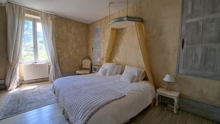 Image No.10-8 Bed House for sale