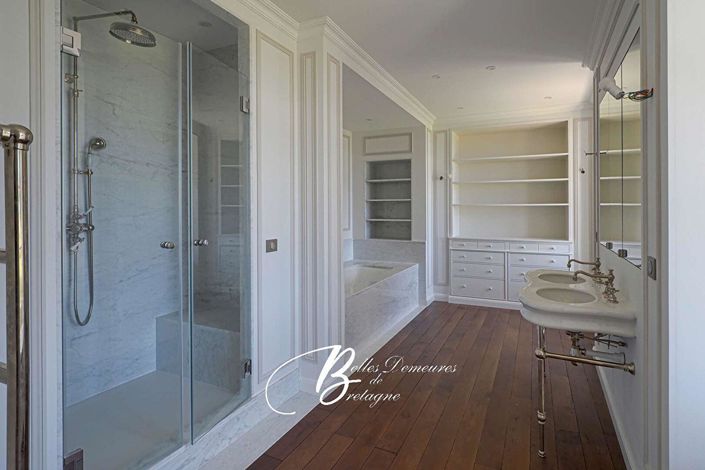 Image No.10-10 Bed Property for sale