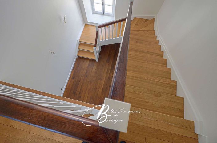 Image No.11-10 Bed Property for sale